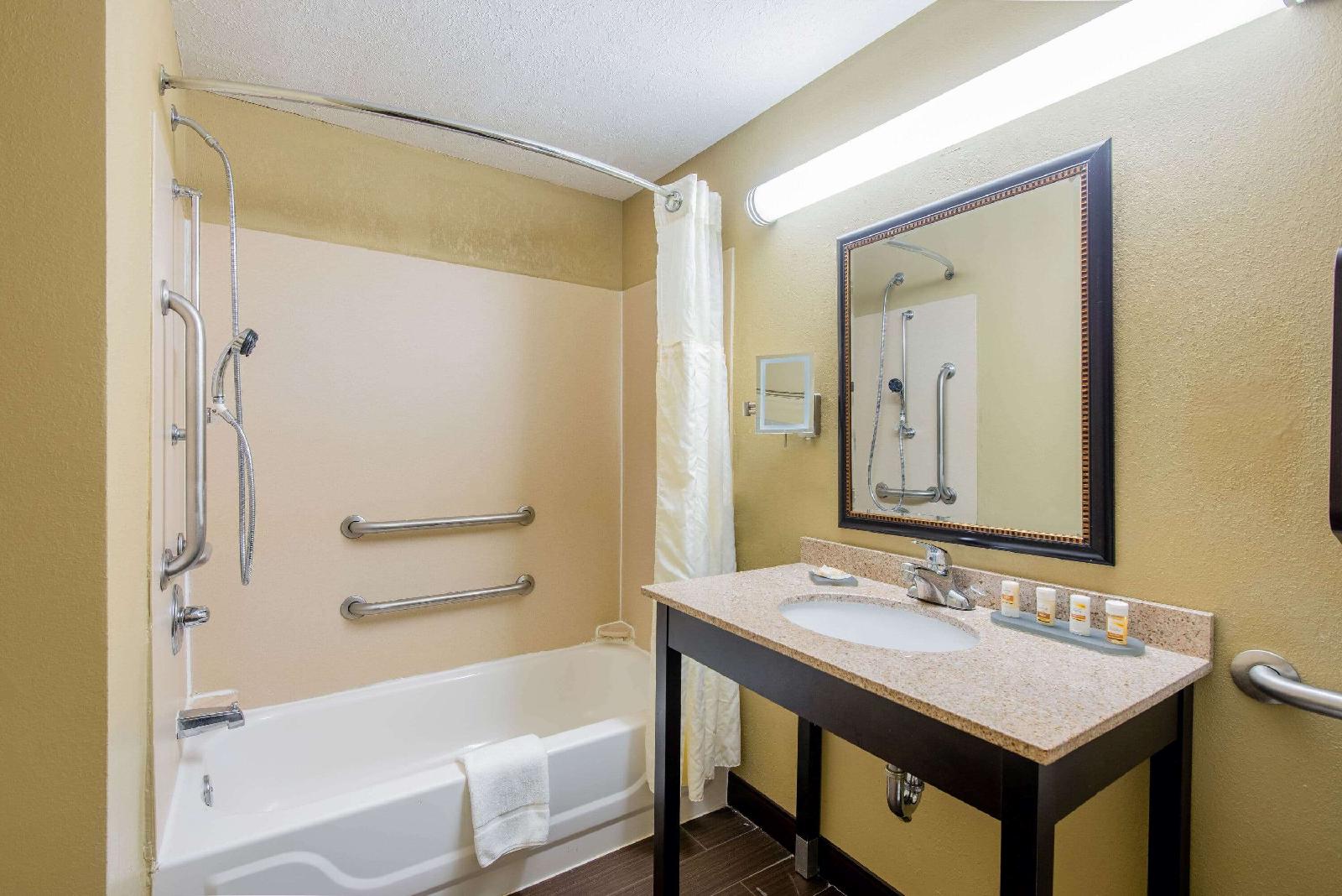 La Quinta Inn & Suites Elkview - Charleston NE