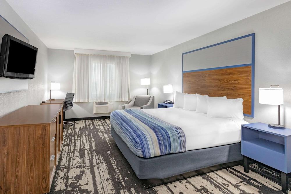 AmericInn Hotel & Suites Pella