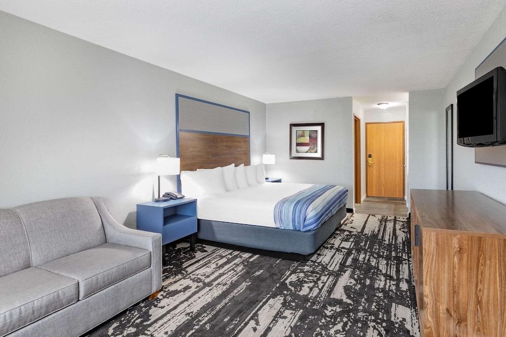AmericInn Hotel & Suites Pella