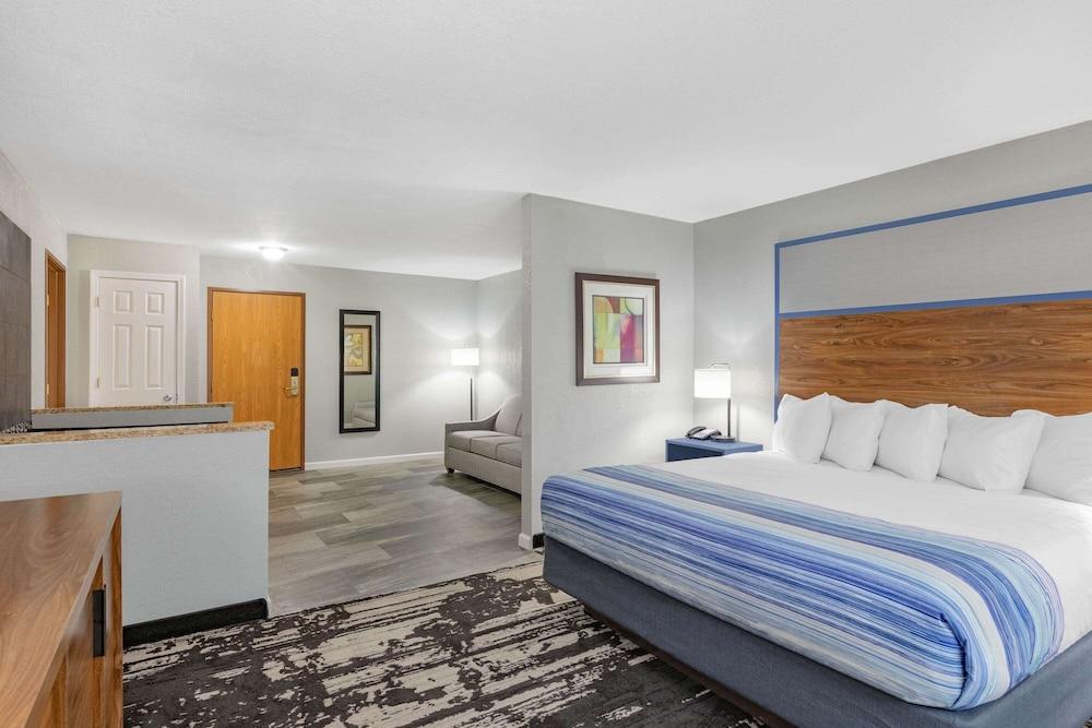 AmericInn Hotel & Suites Pella