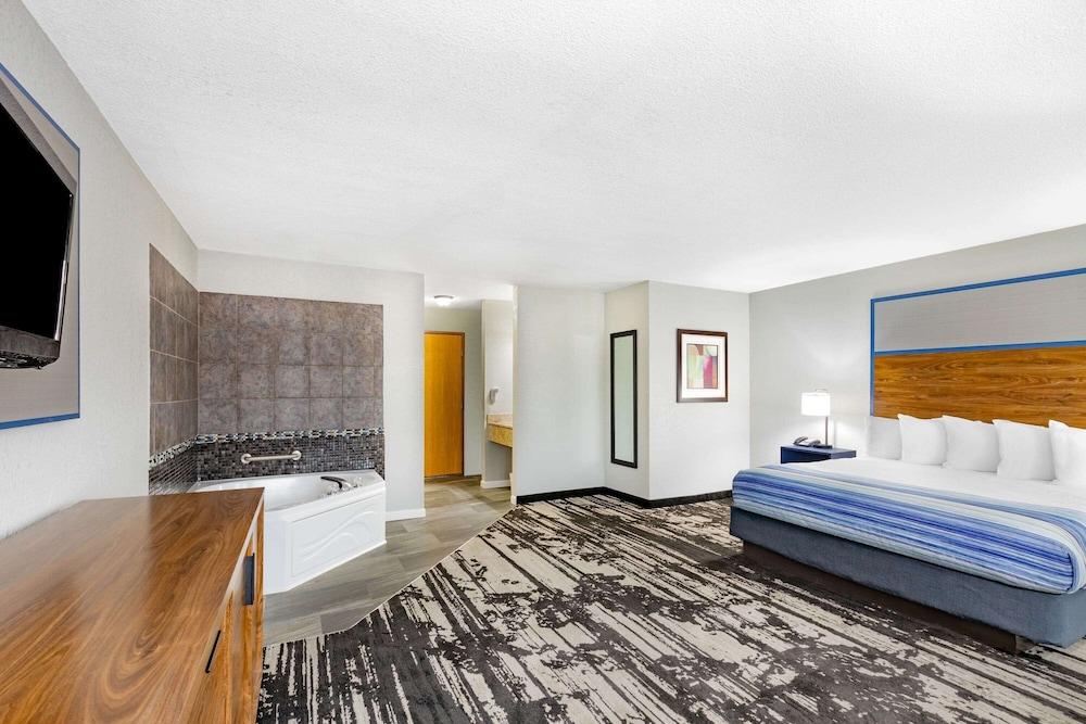 AmericInn Hotel & Suites Pella