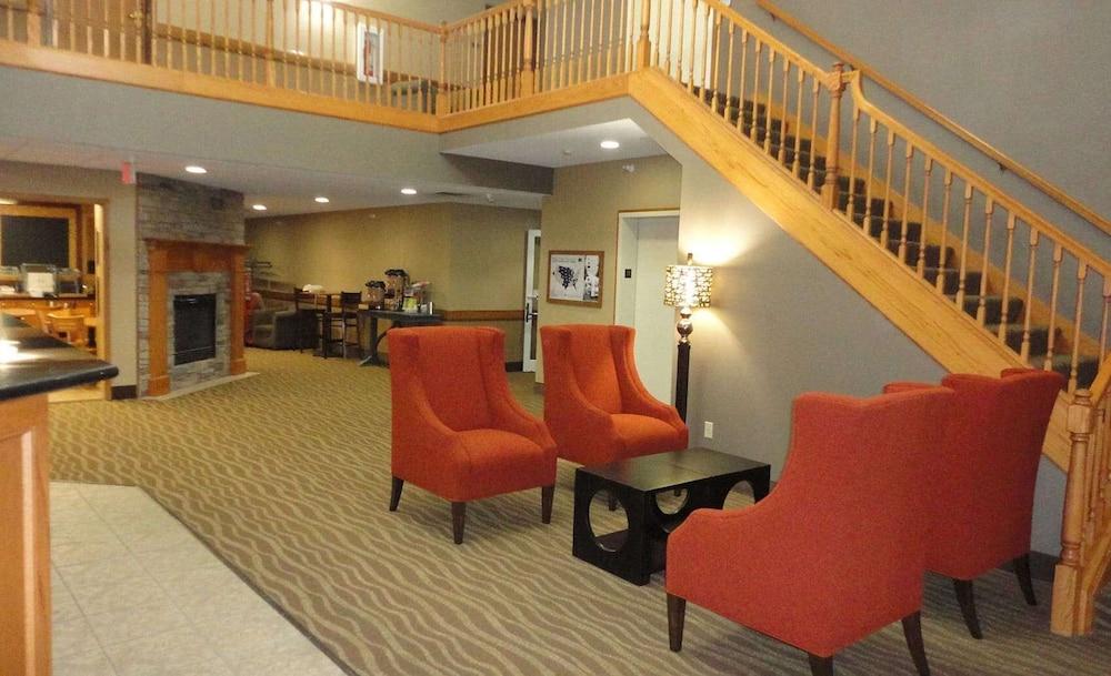 AmericInn Hotel & Suites Pella