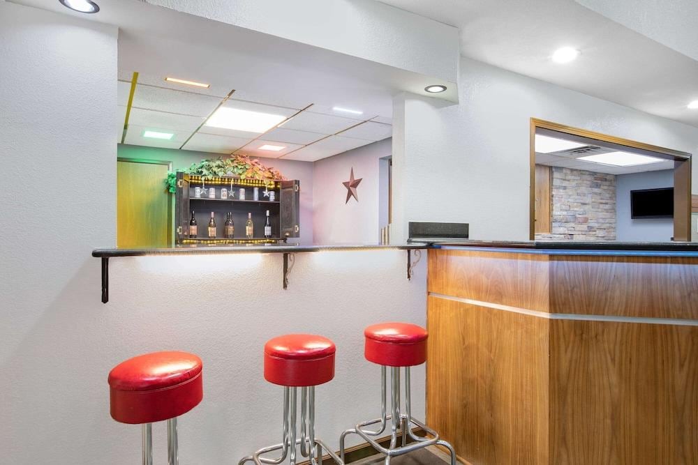 AmericInn Hotel & Suites Pella