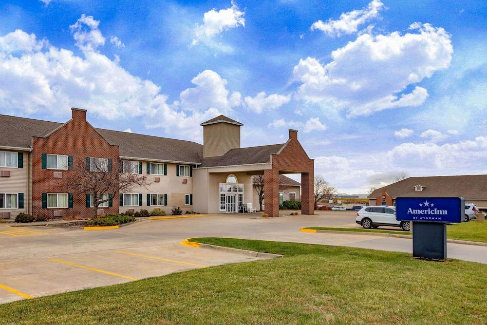 AmericInn Hotel & Suites Pella
