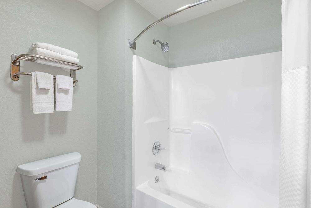AmericInn Hotel & Suites Pella