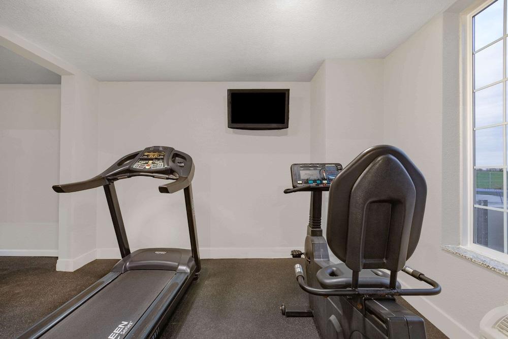 AmericInn Hotel & Suites Pella