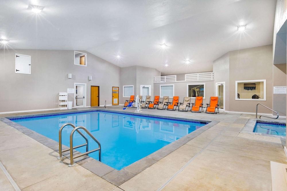 AmericInn Hotel & Suites Pella