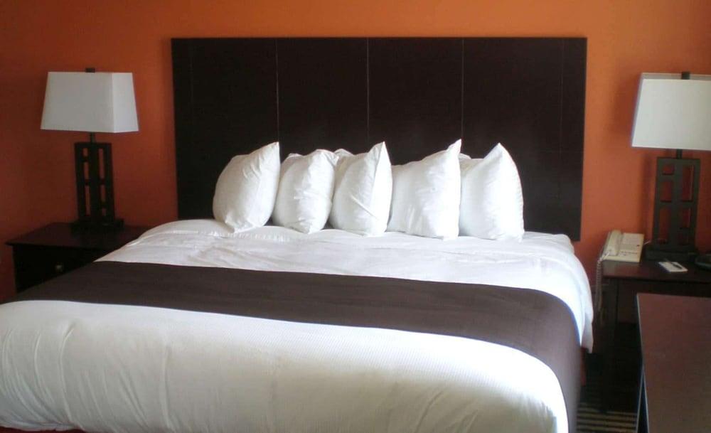 AmericInn Hotel & Suites Pella