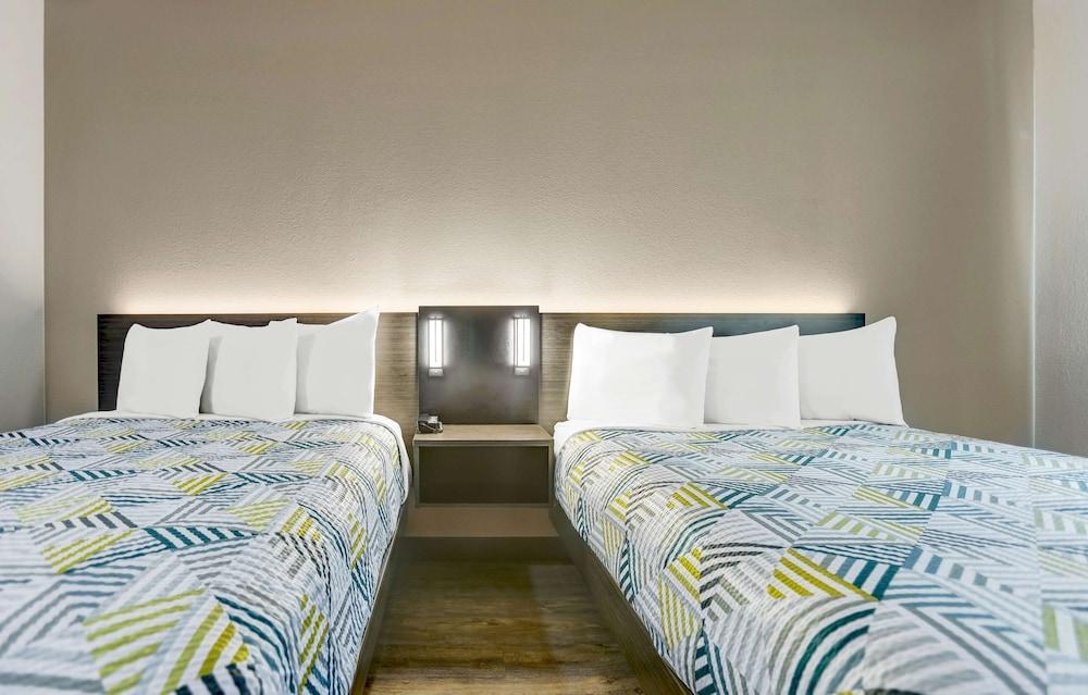 Motel 6 Weatherford
