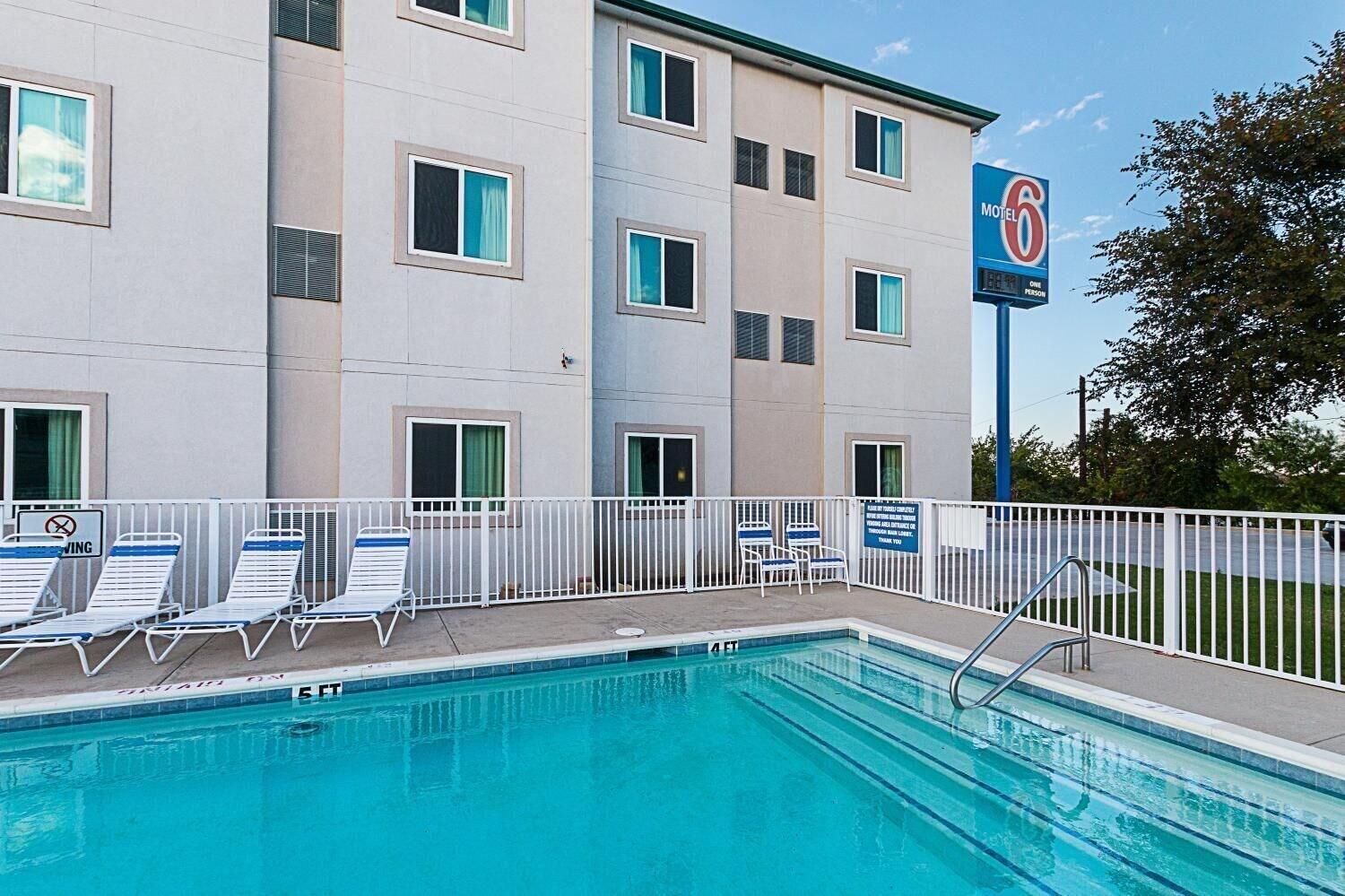 Motel 6 Weatherford