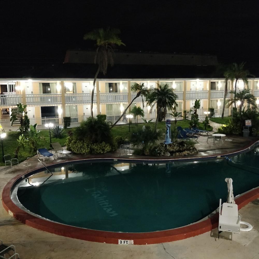 Holiday Hotel & Resort