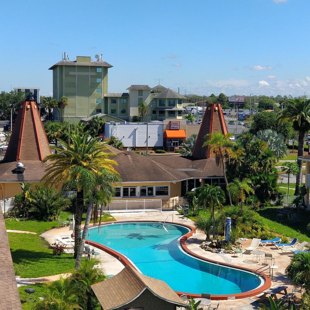 Holiday Hotel & Resort