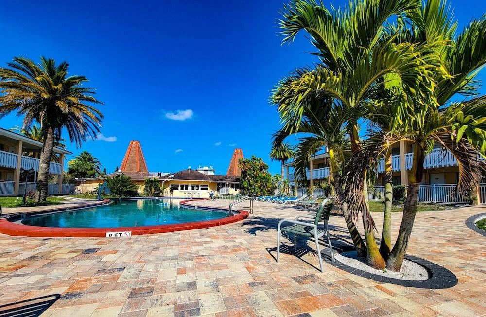 Holiday Hotel & Resort