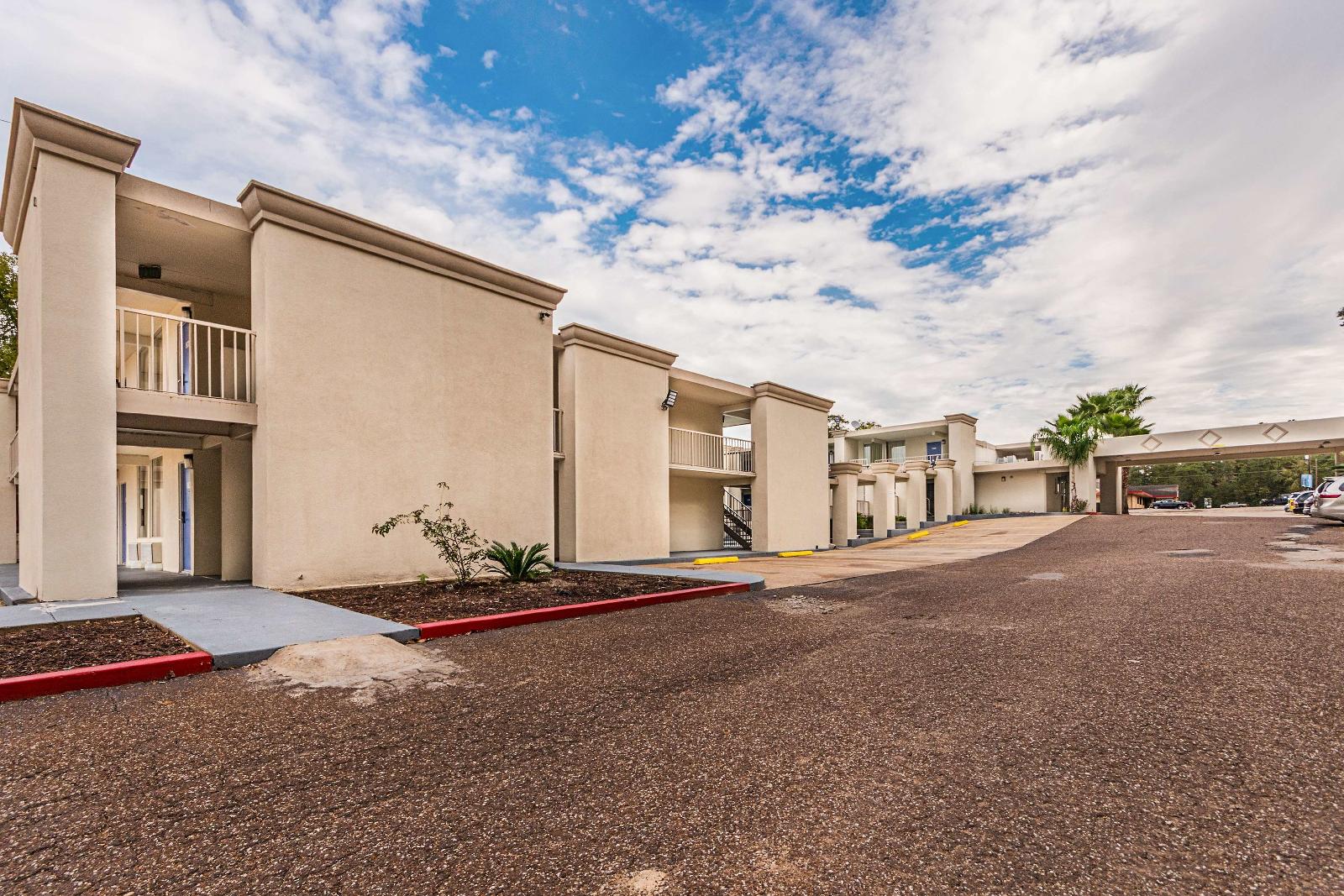 Motel 6 Cleveland TX