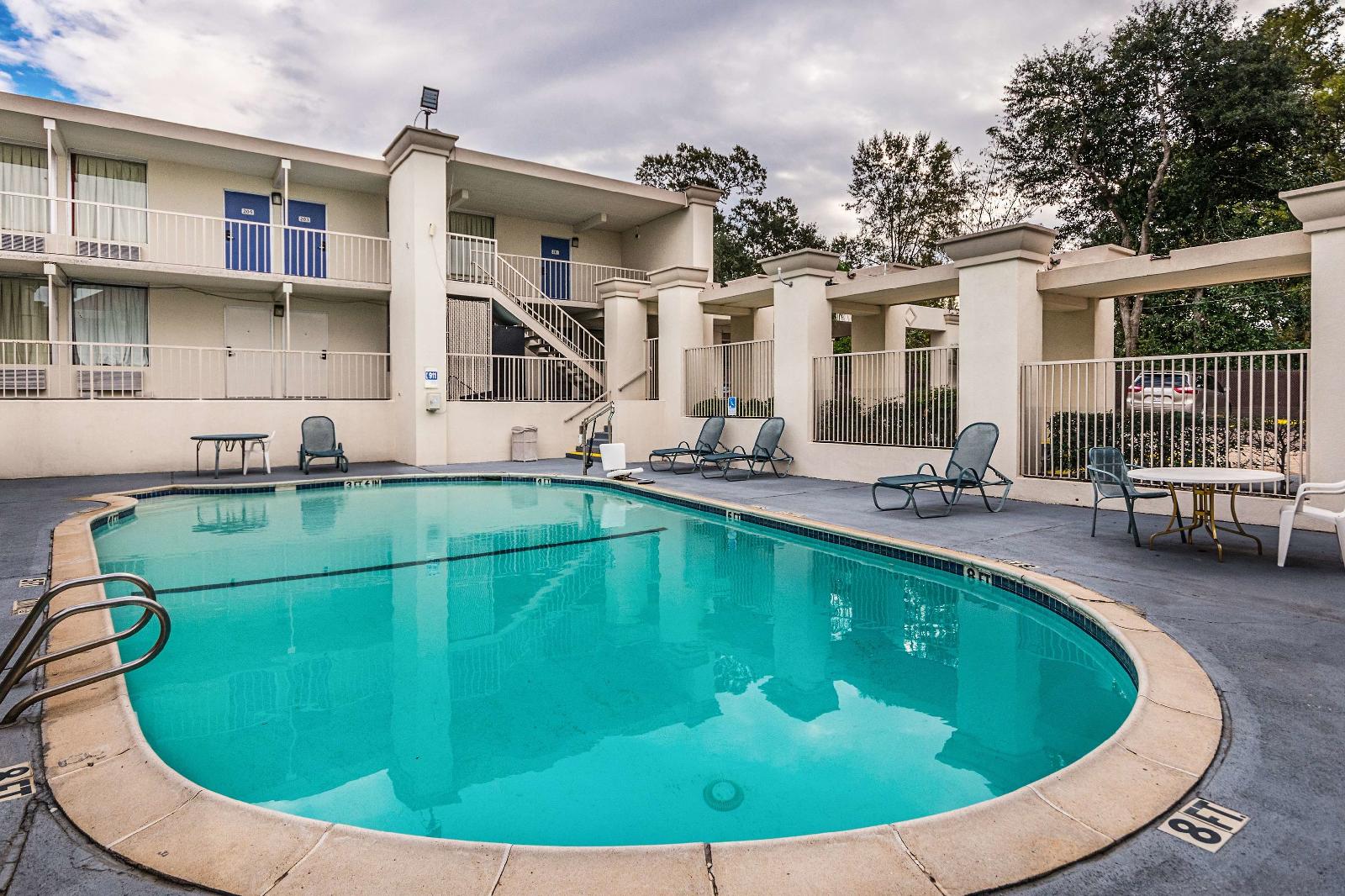 Motel 6 Cleveland TX