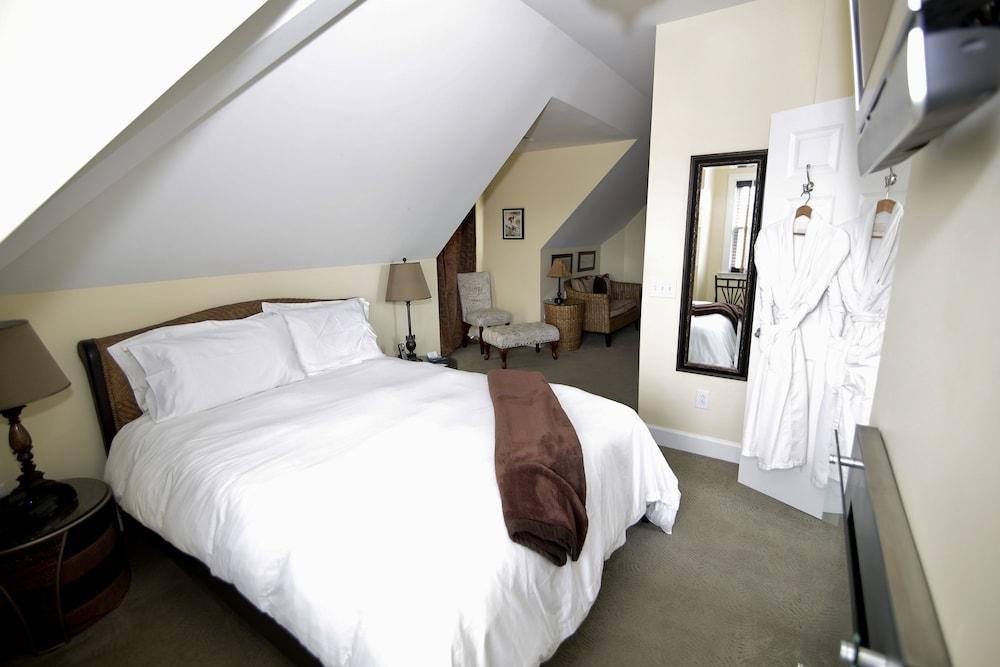 Water's Edge Inn