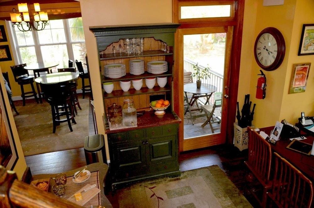 Water's Edge Inn