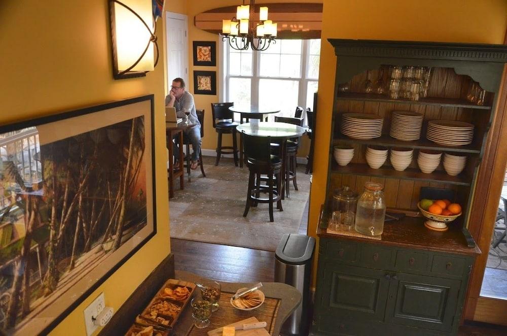 Water's Edge Inn