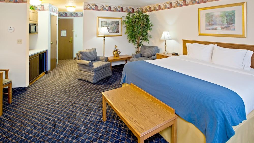 Holiday Inn Express Fremont (Angola Area)