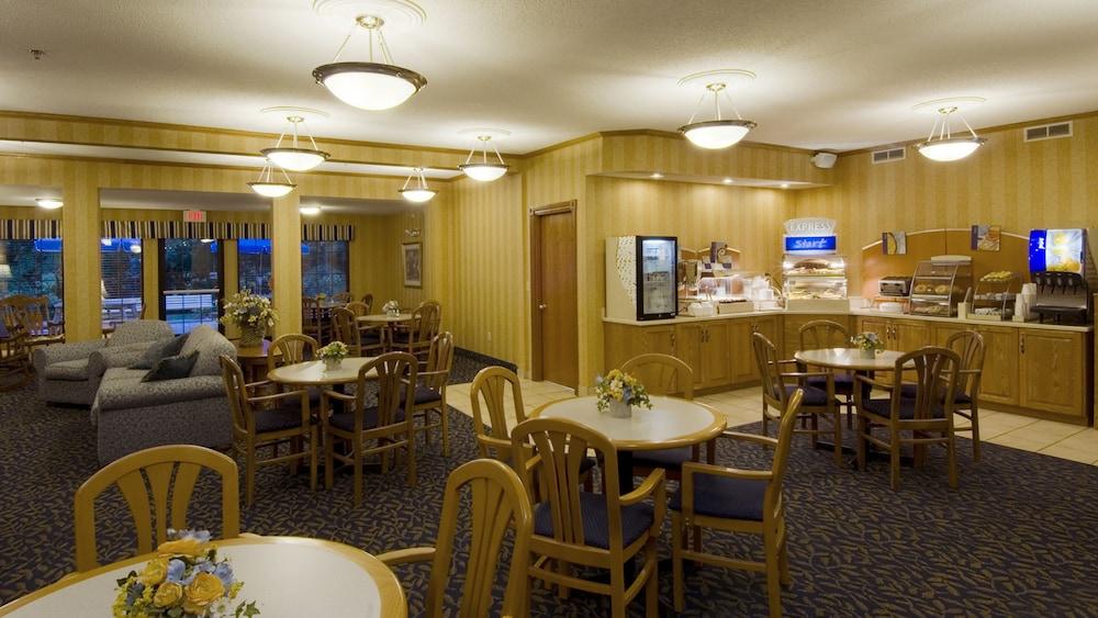 Holiday Inn Express Fremont (Angola Area)