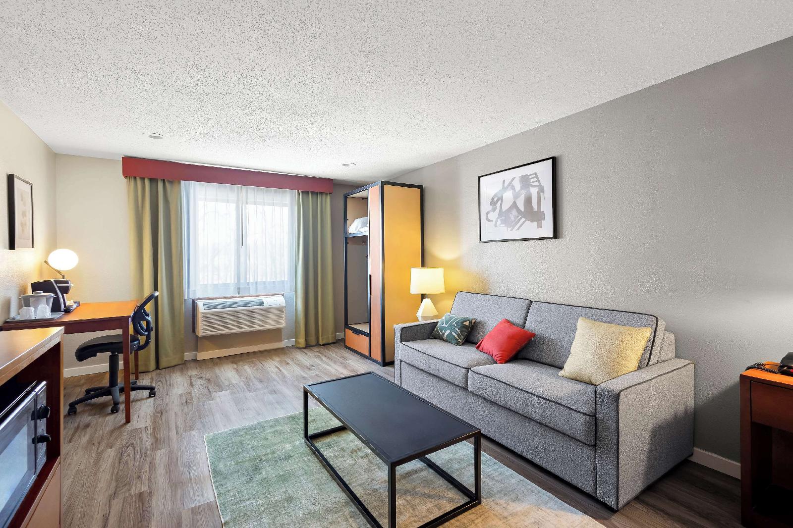 Holiday Inn Express Fremont (Angola Area)