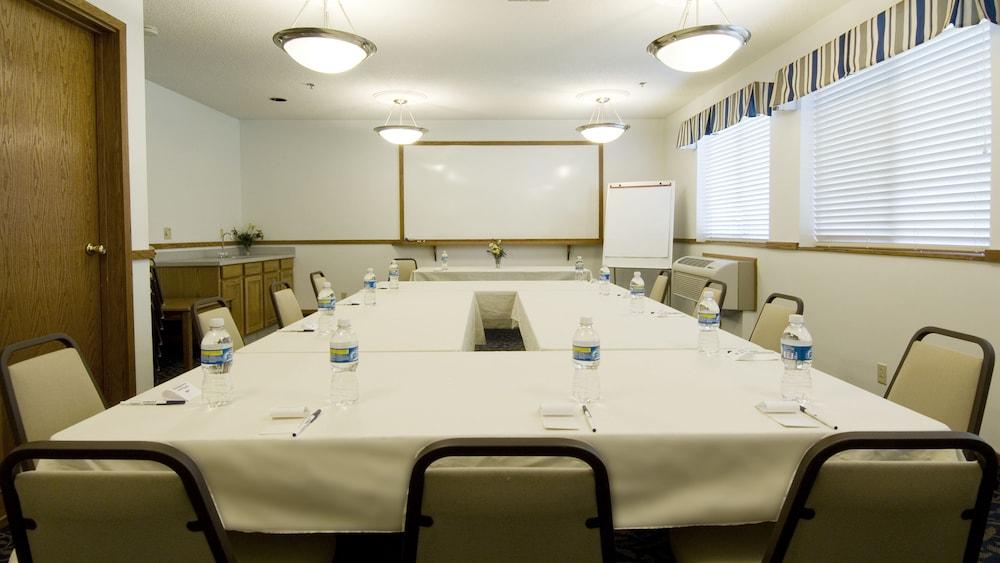 Holiday Inn Express Fremont (Angola Area)