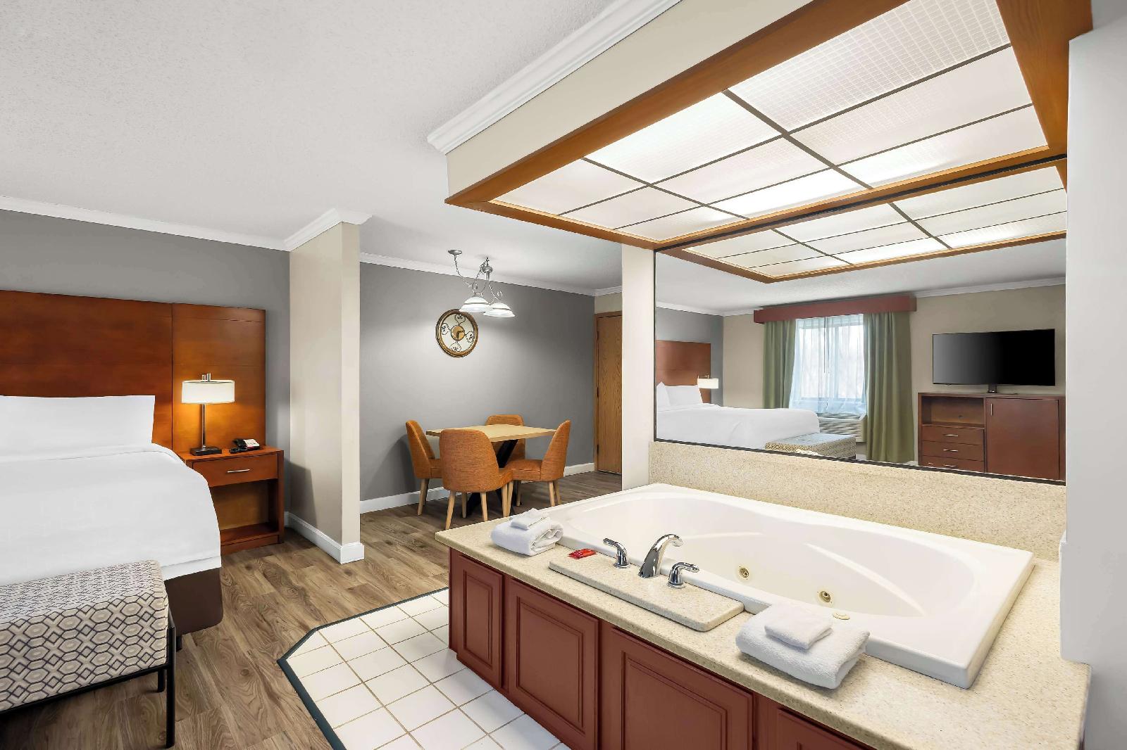 Holiday Inn Express Fremont (Angola Area)