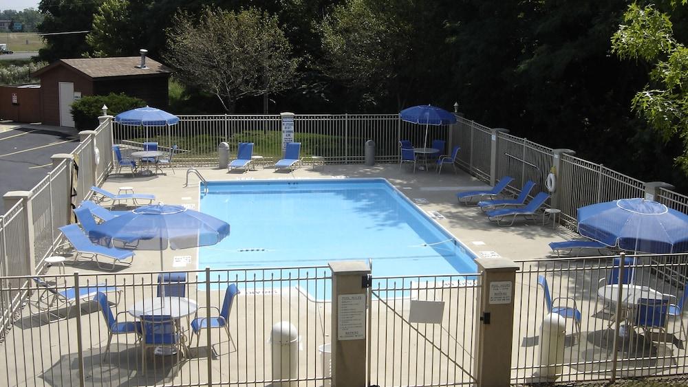 Holiday Inn Express Fremont (Angola Area)