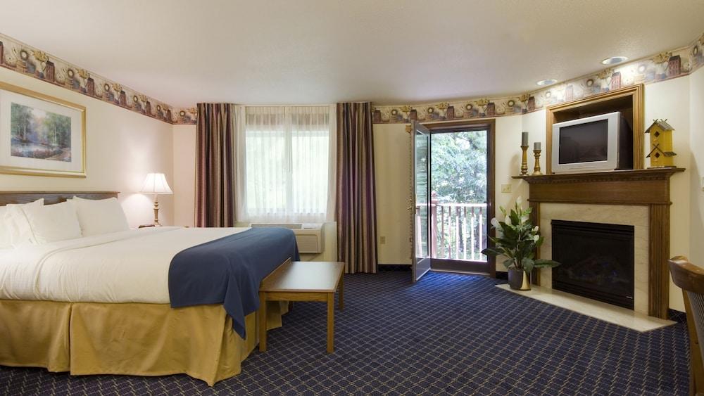 Holiday Inn Express Fremont (Angola Area)