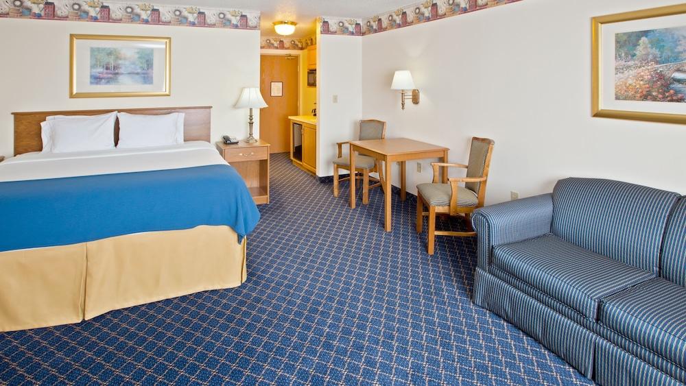 Holiday Inn Express Fremont (Angola Area)