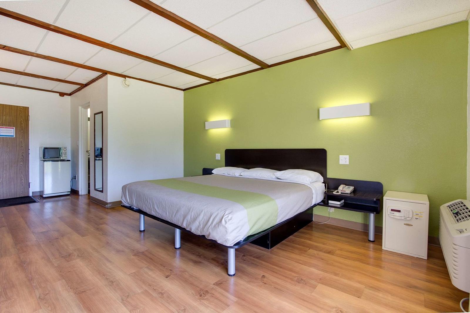 Motel 6 Geneva