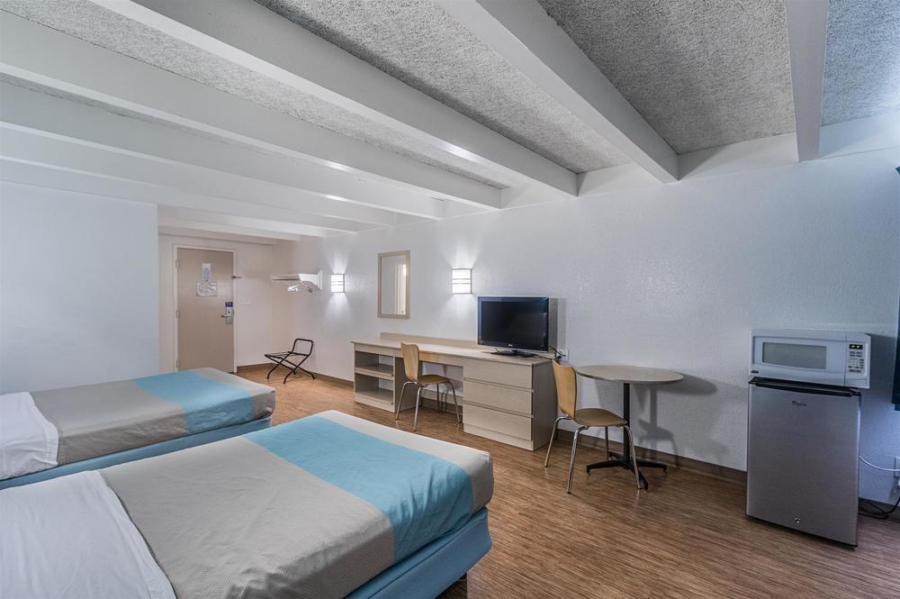 Motel 6 Kokomo