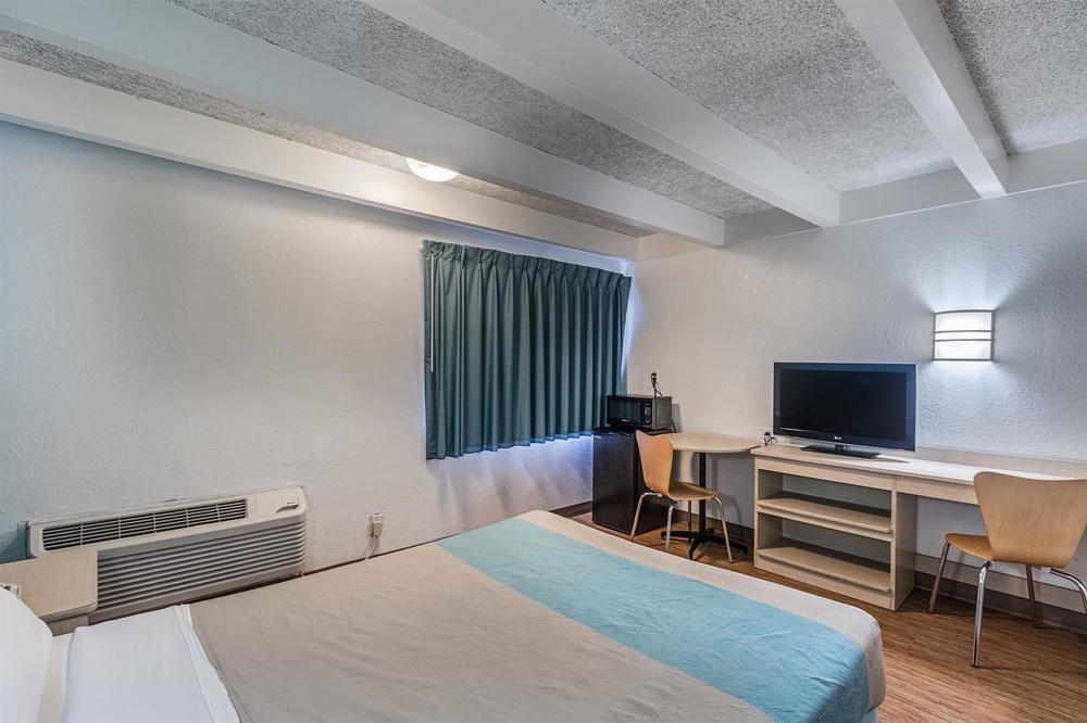 Motel 6 Kokomo