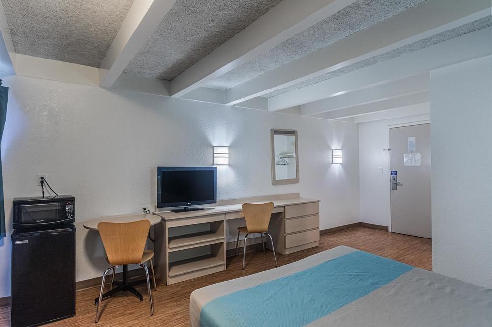 Motel 6 Kokomo