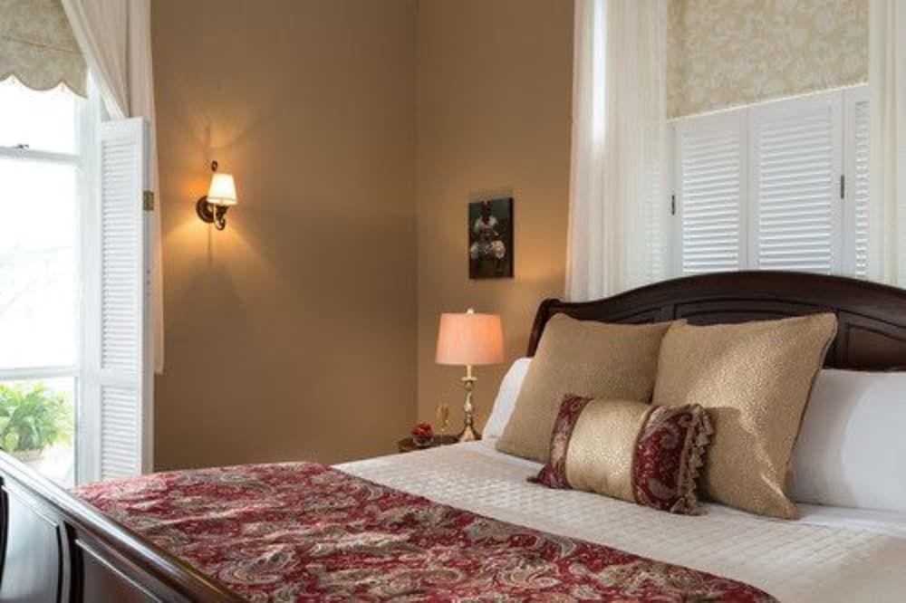 Landmark Inn