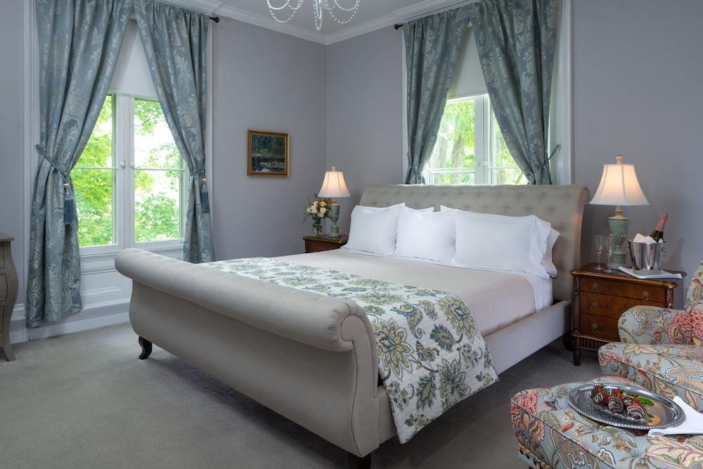 Landmark Inn