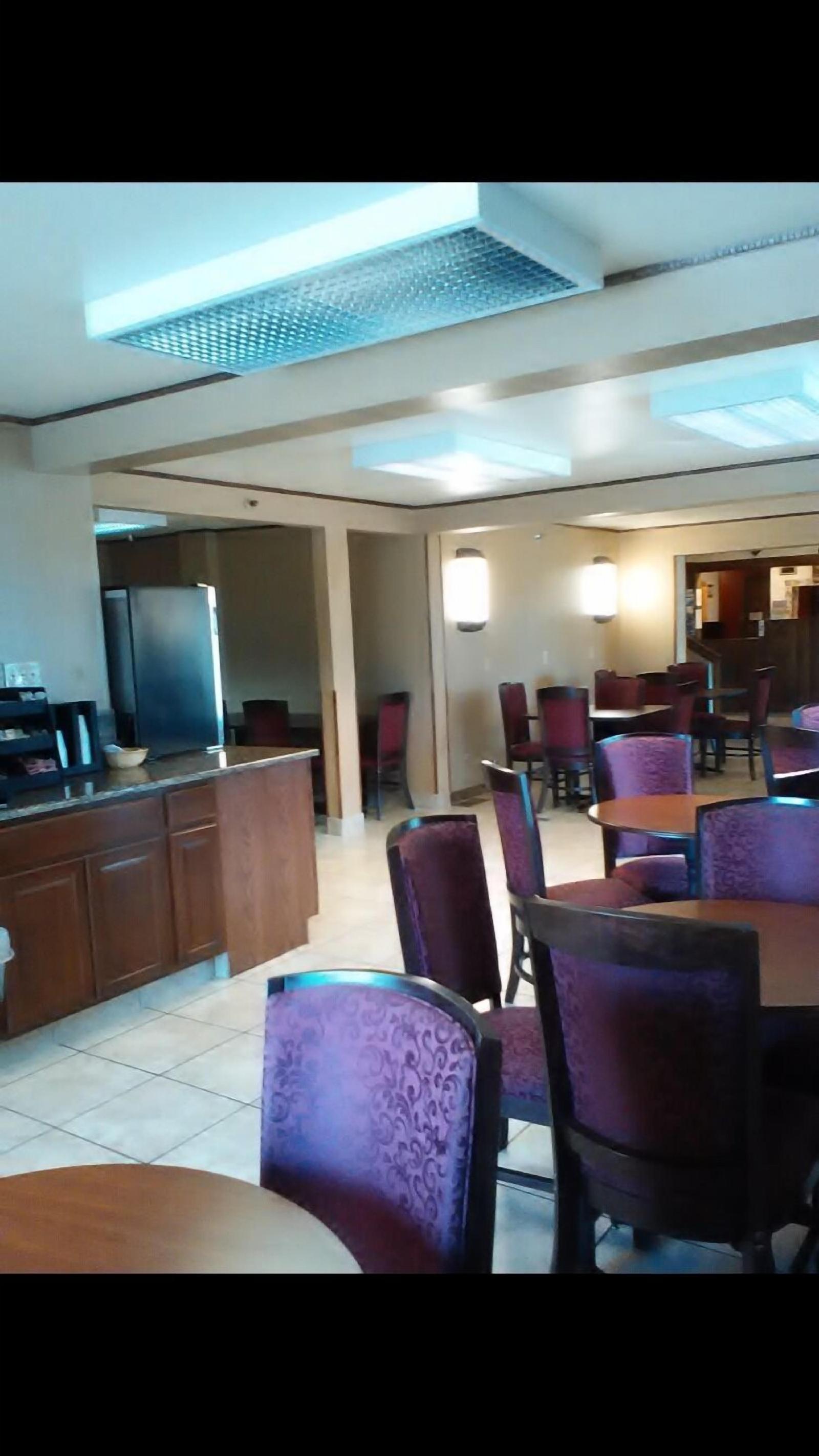 Americas Best Value Inn & Suites - Fort Collins East / I-25