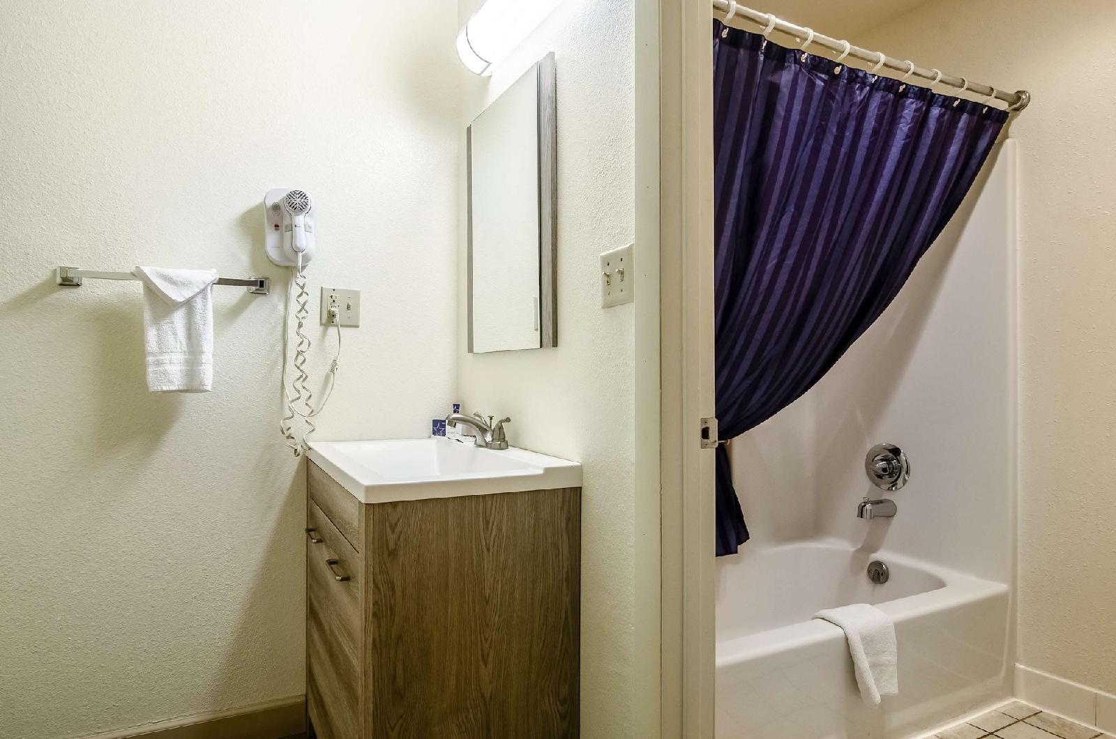 Americas Best Value Inn & Suites - Fort Collins East / I-25