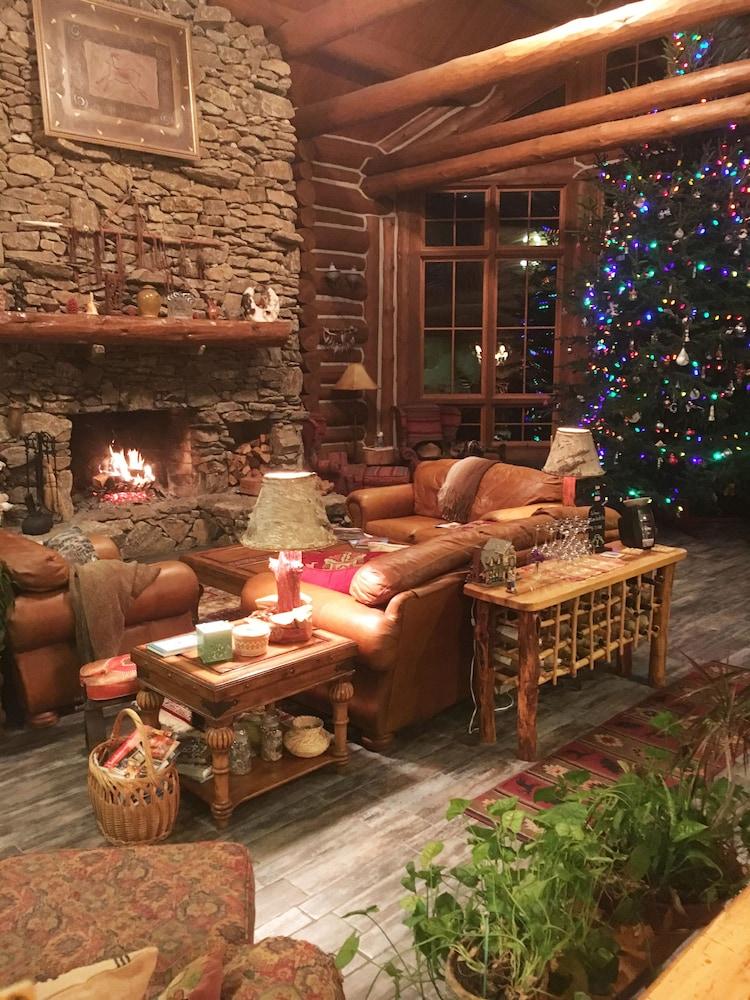 Wildberry Lodge