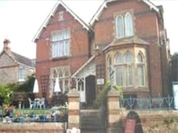 Courtenay House - B&B