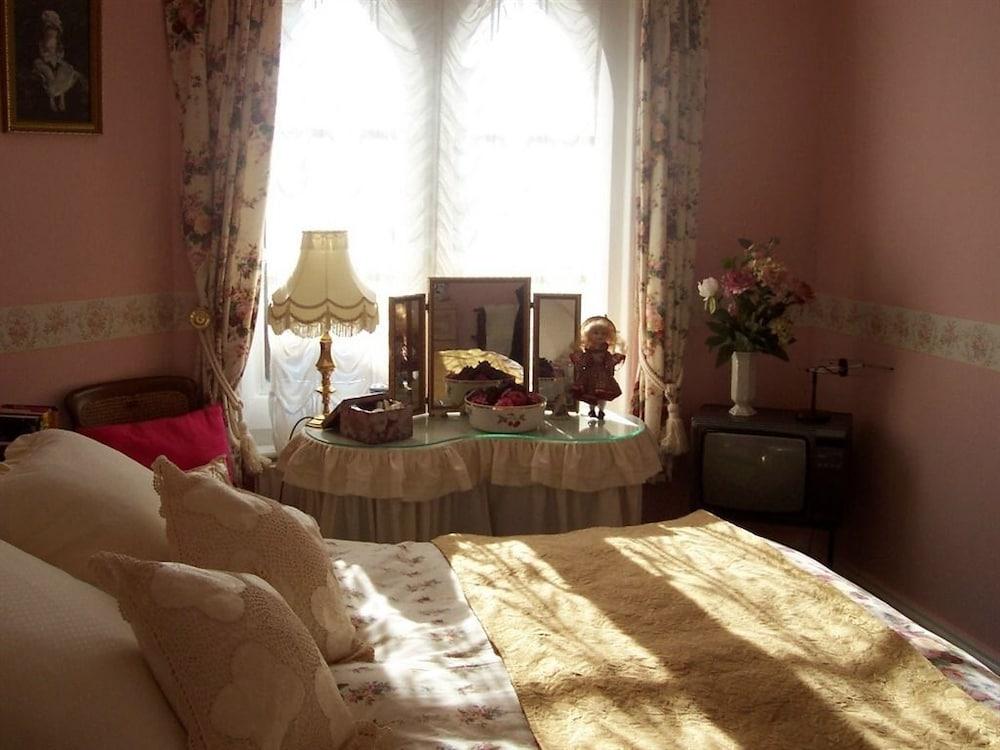 Courtenay House - B&B