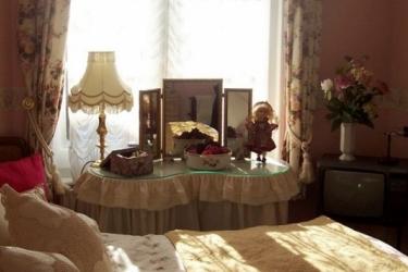Courtenay House - B&B