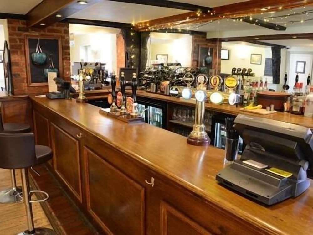 The Hollies Inn