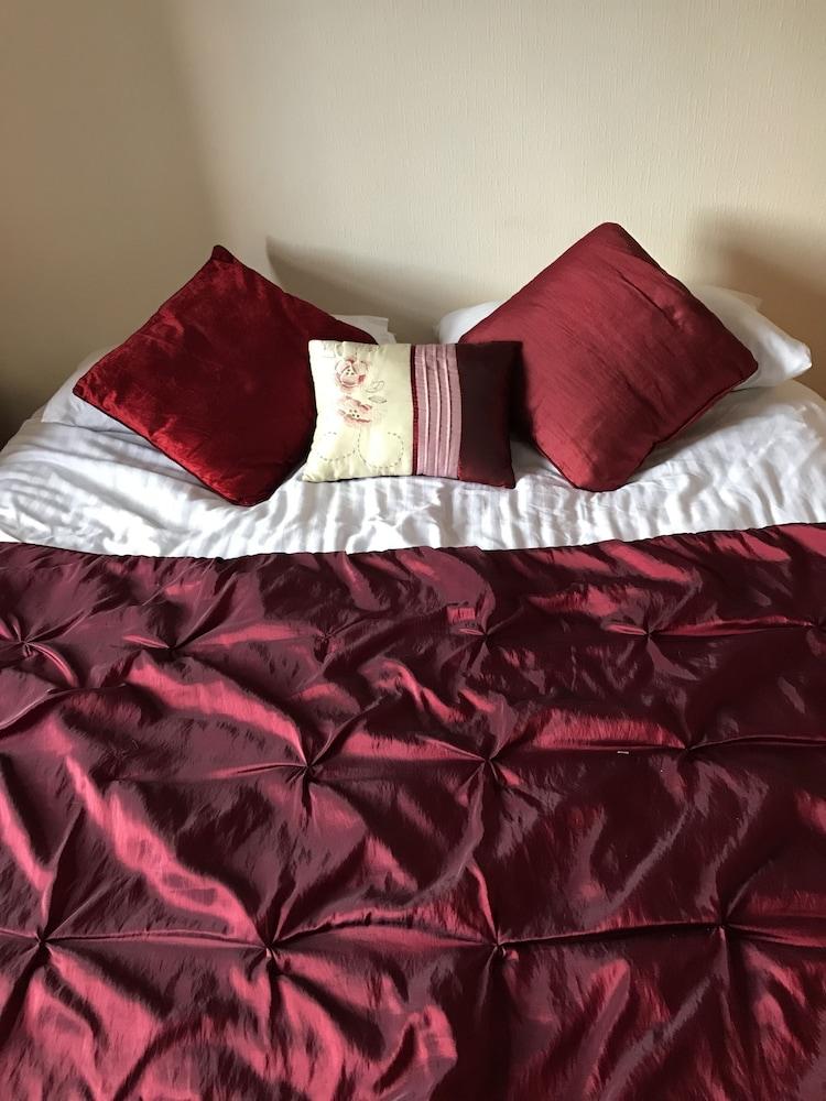 The Grapes Hotel