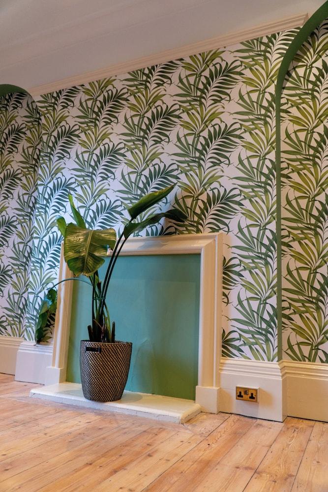 Cleeve House Bed & Breakfast