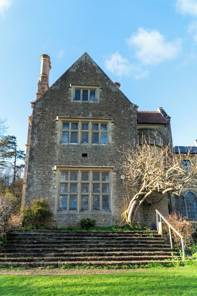 Cleeve House Bed & Breakfast