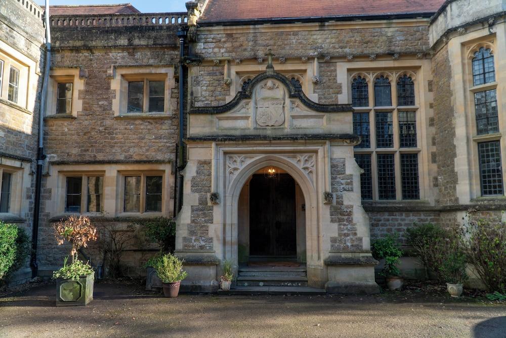 Cleeve House Bed & Breakfast