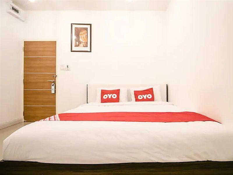 OYO 568 Art Hotel Hua Lamphong