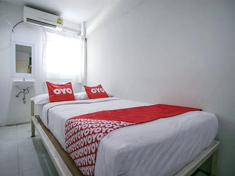 OYO 568 Art Hotel Hua Lamphong
