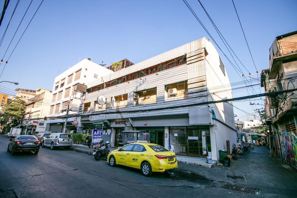 OYO 568 Art Hotel Hua Lamphong